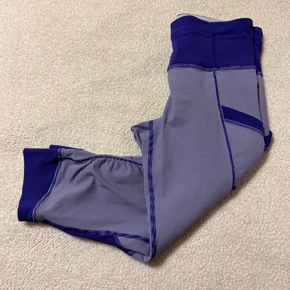 Lululemon Run For Fun Crop Leggings Purple Stripe Wee Stripe Bruised Berry - Picture 1 of 16